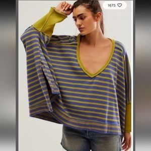 Free People We The Free Main Squeeze V-Neck Sweatshirt in Blue Combo Size XSmall
